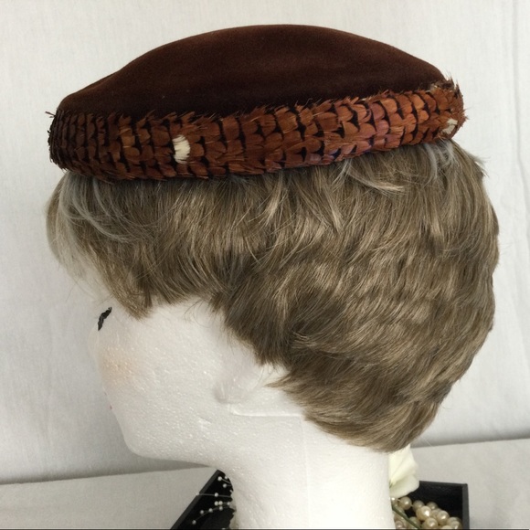 Darling Kohinoor by Caroline Skull Cap Feathered - Picture 7 of 9